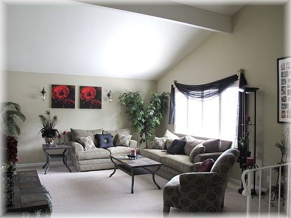 3rd image of 147 Farnham Ct