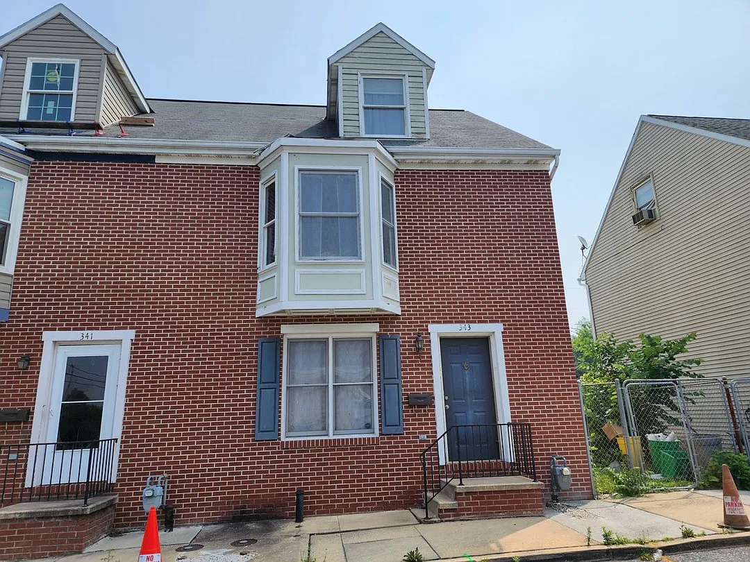343 Oak Ln photo 1