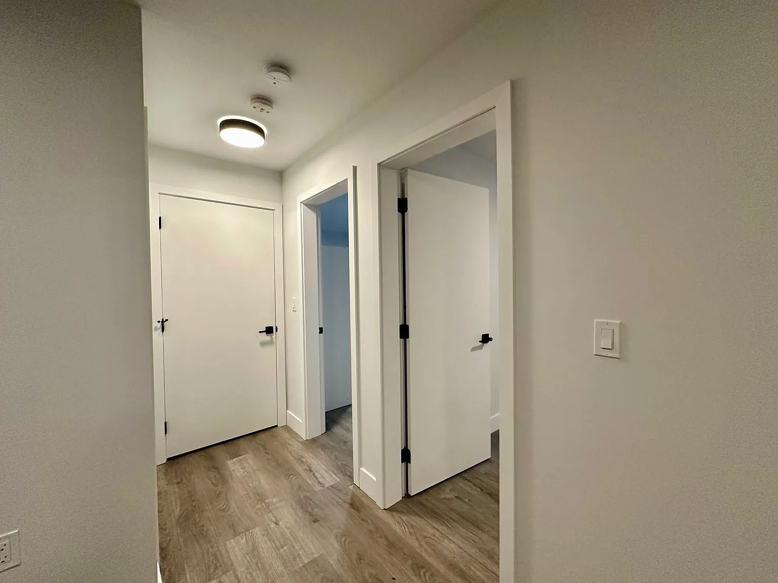 2 bed, 670 sqft, $2,200 — Photo 2