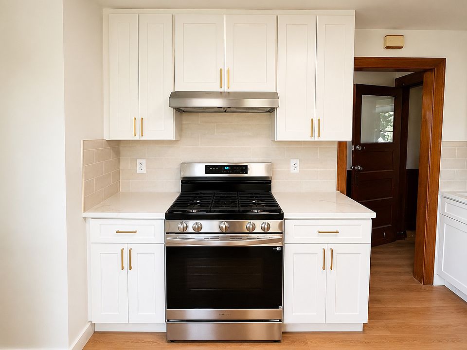 1st image of 17 Oakledge St #2