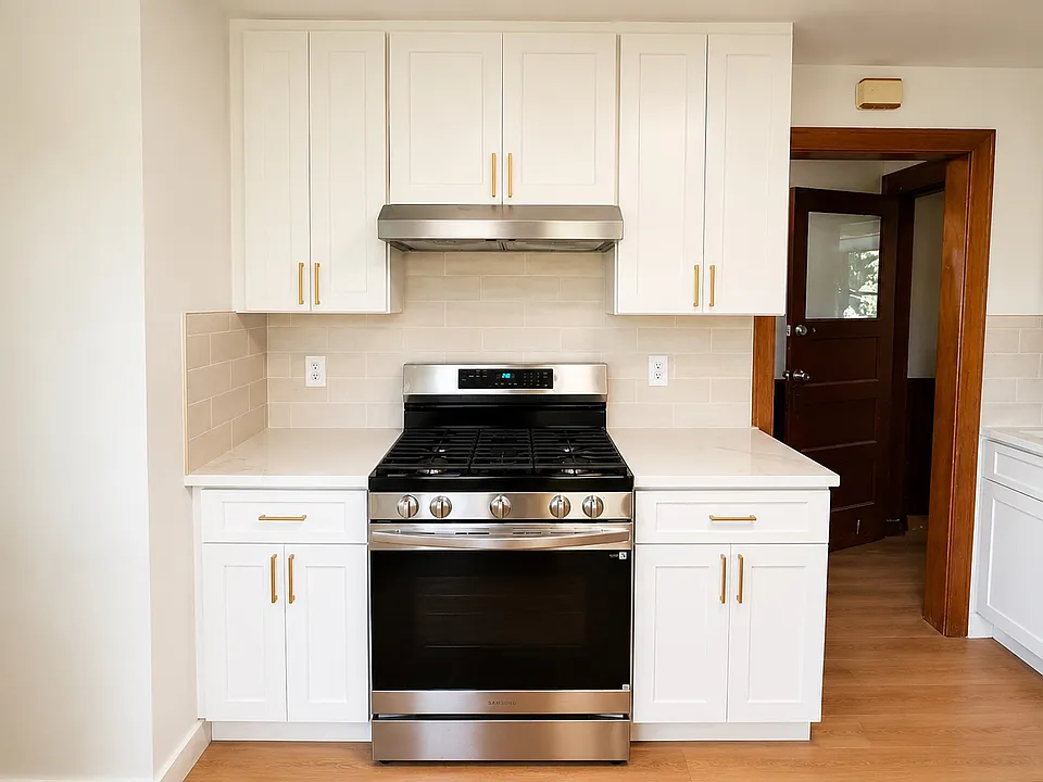 17 Oakledge St #2