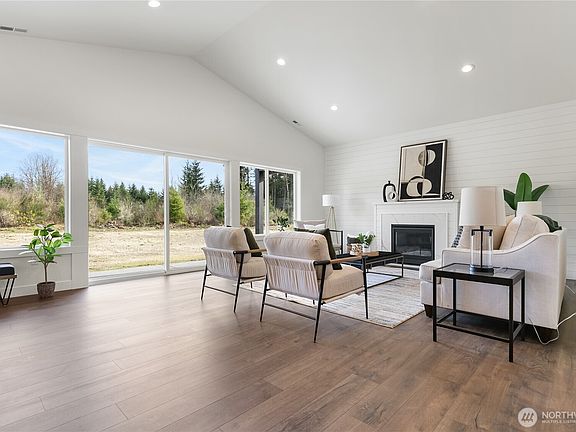 3rd image of 820 Barbara Lane