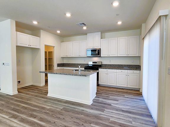 4th image of 16119 Botanical St
