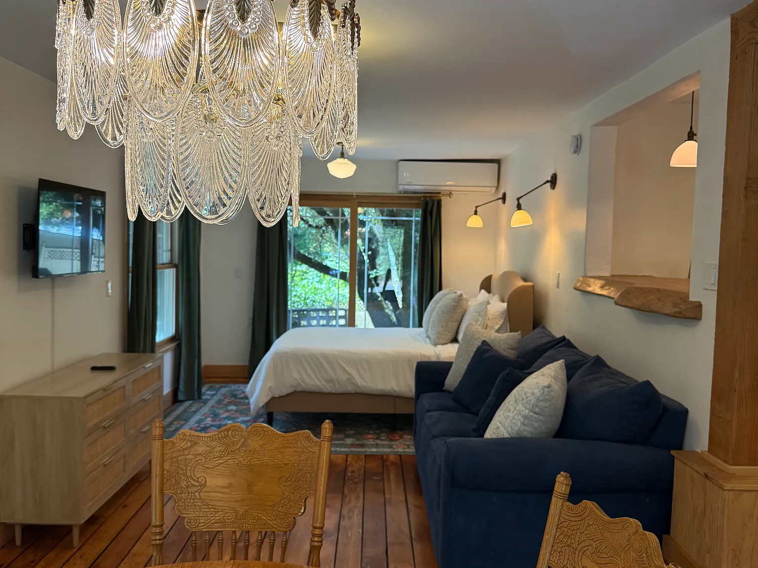 Studio, 600 sqft, $2,500 — Photo 1