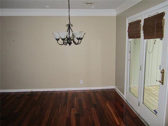 4th image of 403 Sunvalley W