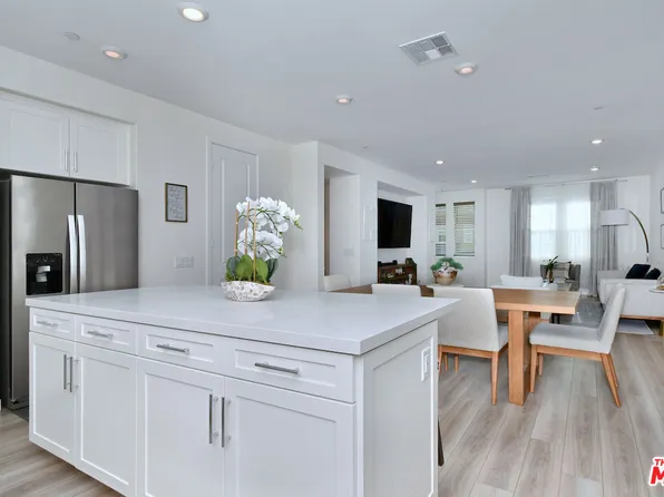 27120 Red Tail Pl, Valencia, CA 91381