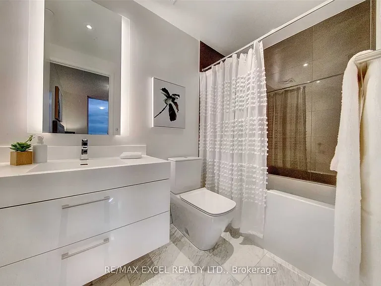 1 Yorkville Ave #3402 — Photo 25