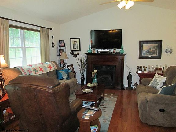 4th image of 413 Eastgate Dr
