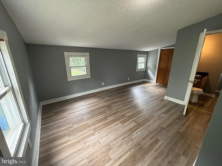 1094 Kings Hwy — Photo 15