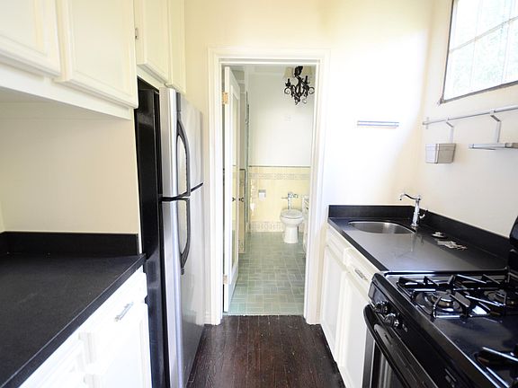 2nd image of 555 N Rossmore Ave APT 205