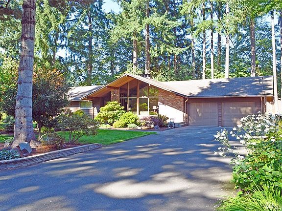 2nd image of 8128 Lakeridge Dr SE
