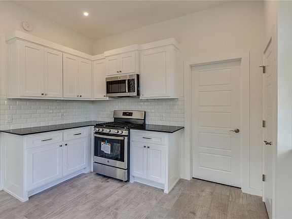5th image of 407 2nd Ave SW