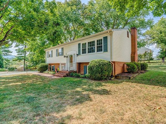 3rd image of 5075 Sunny Side Dr