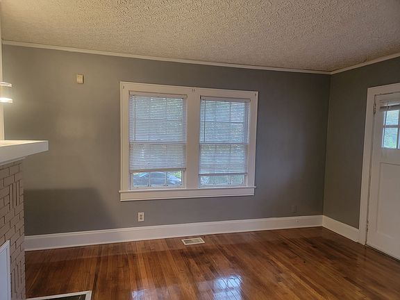 3rd image of 1364 Carnegie Ave Unit B