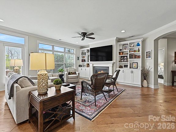 4th image of 2202 Lincolnshire Ln