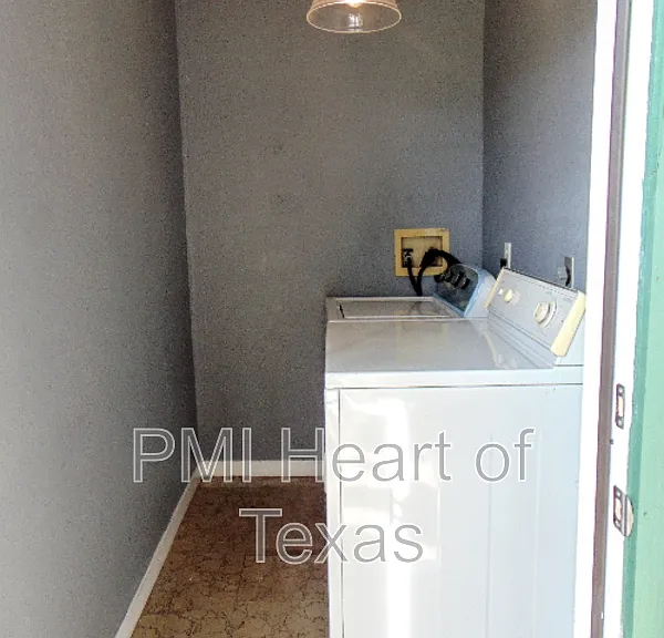 2317 E 2nd St — Photo 10