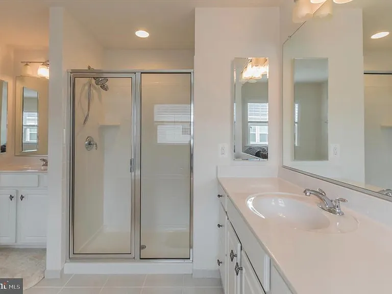 42275 Lancaster Woods Sq — Photo 10
