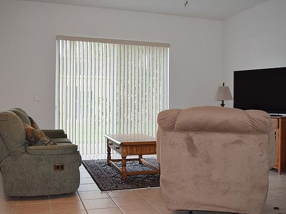 3rd image of 410 Bay Leaf Dr