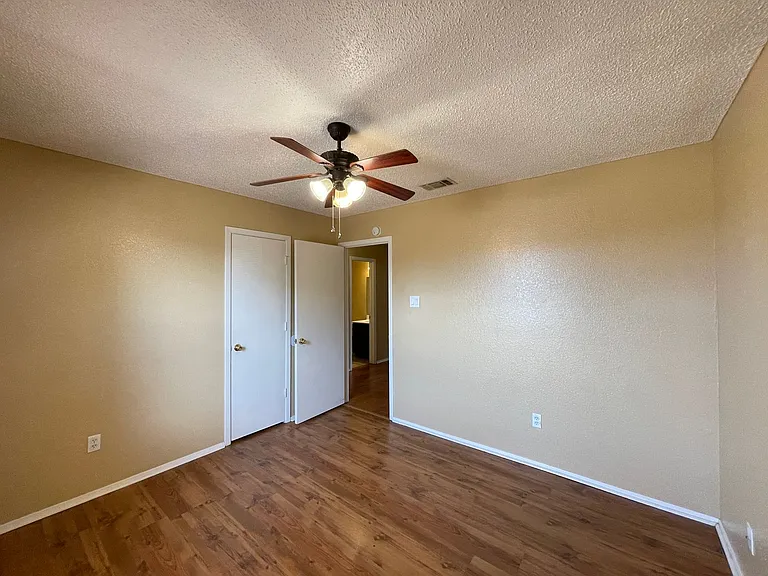 2806 Derby Dr — Photo 13
