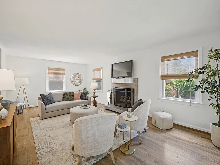 724 Yorkshire Dr — Photo 32