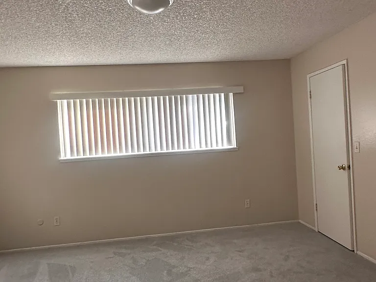 660 Hillsdale Dr — Photo 16