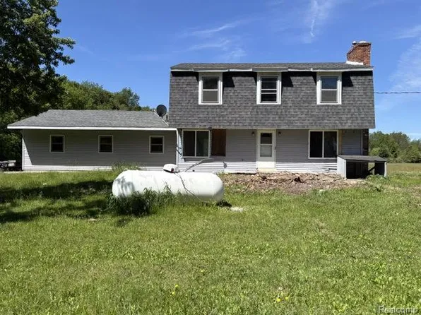 6080 Cedar Lake Rd, Pinckney, MI 48169