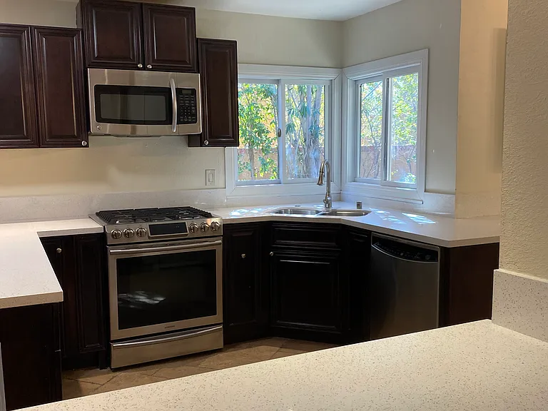5091 Breakers Ln — Photo 10