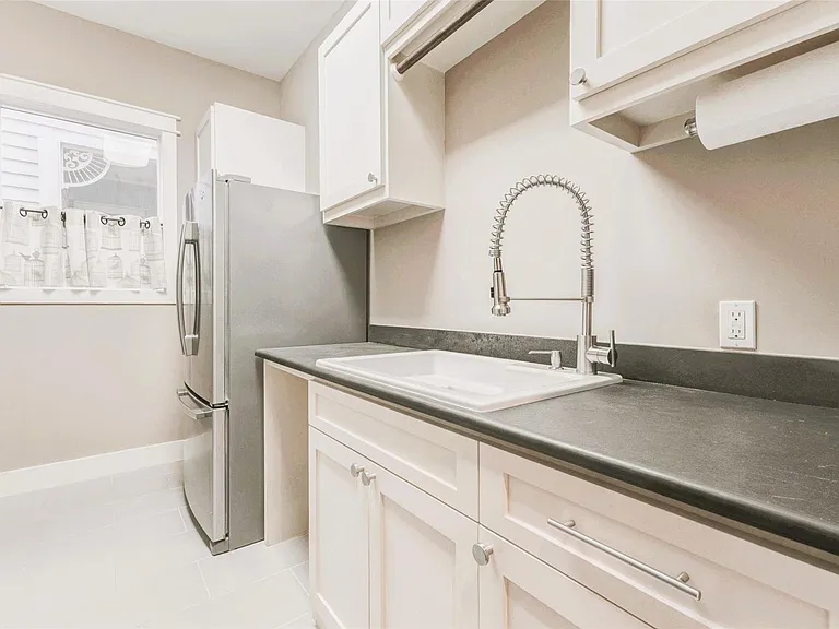 2219 Columbia St — Photo 31