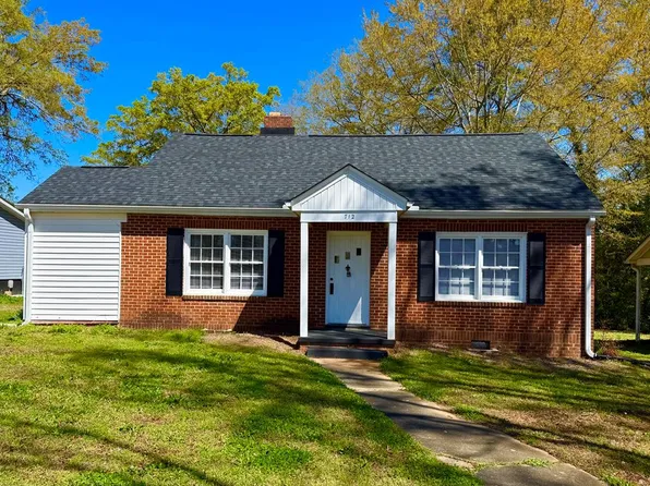 712 Highland Park Dr, Greenwood, SC 29649