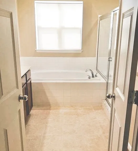 Masterbath with soaking tub