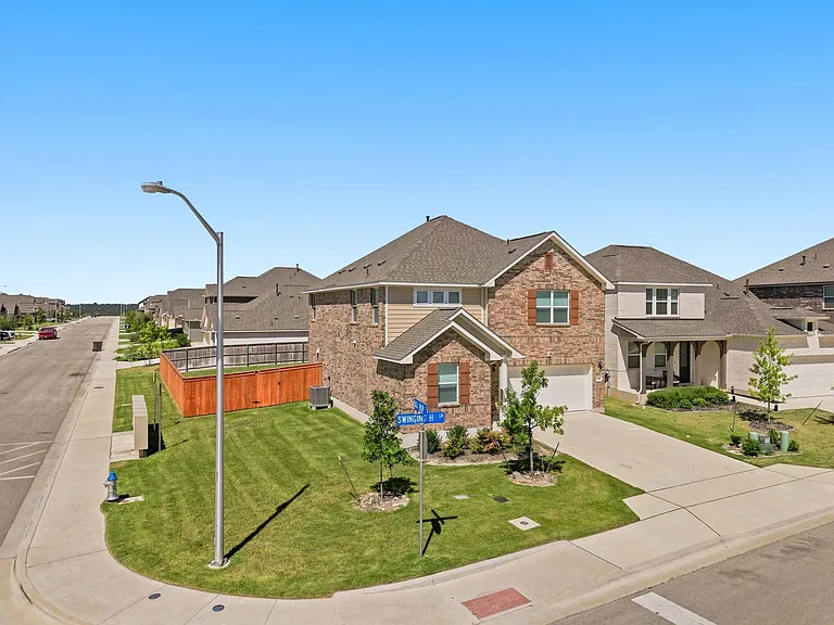 212 Swinging H Ln — Photo 2