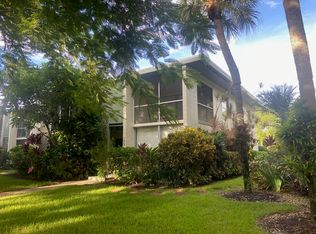 341 6th St S, Naples, FL 34102