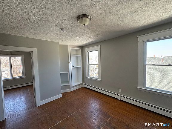 3rd image of 173 Farren Ave