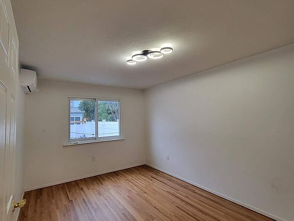 4th image of 71 Cloister Pl #1