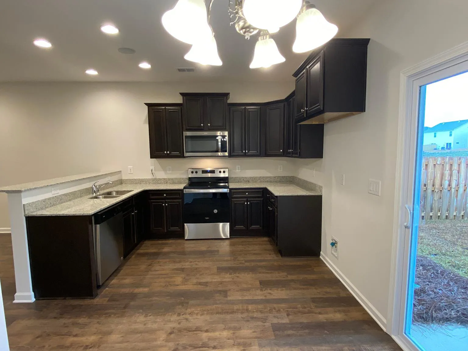 3 bed, 2.5 bath, 1400 sqft, $1,995 — Photo 3