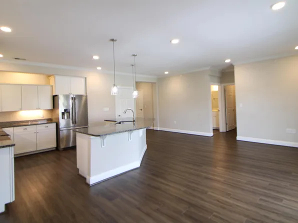 8 Gables East Blvd APT 301, Fishersville, VA 22939