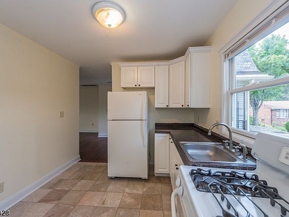 3rd image of 250 High St APT 1
