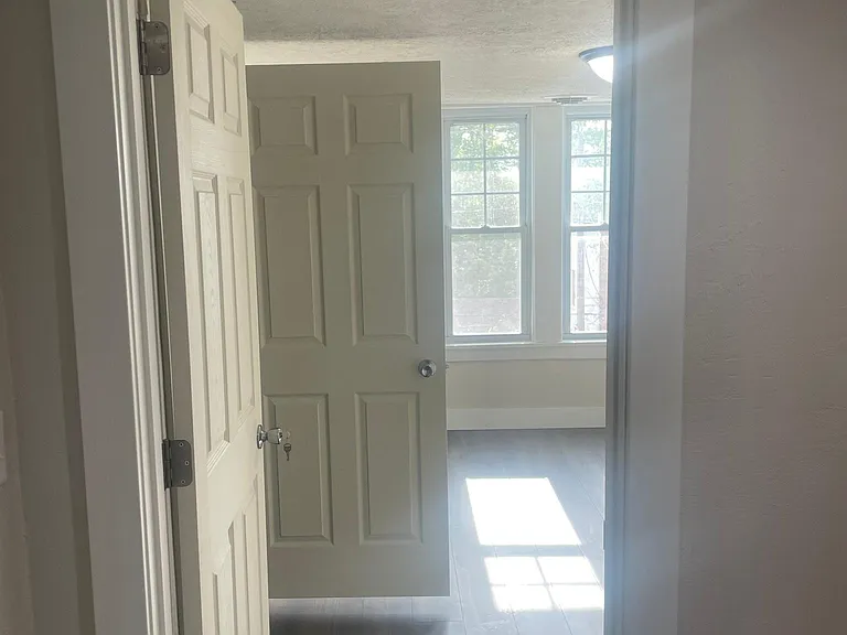 918 Elm St — Photo 23