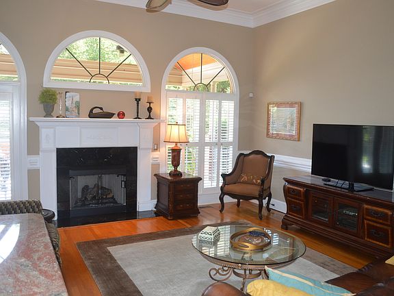 4th image of 1615 Churchill Downs Dr