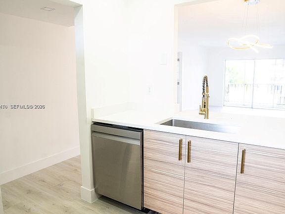 5th image of 220 SW 9th Ave APT 306