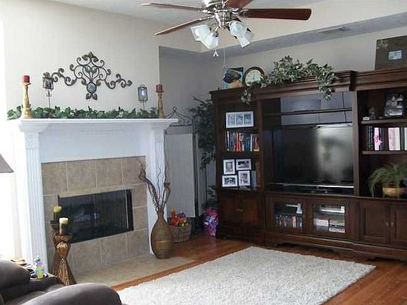 3rd image of 143 Basswood Cir