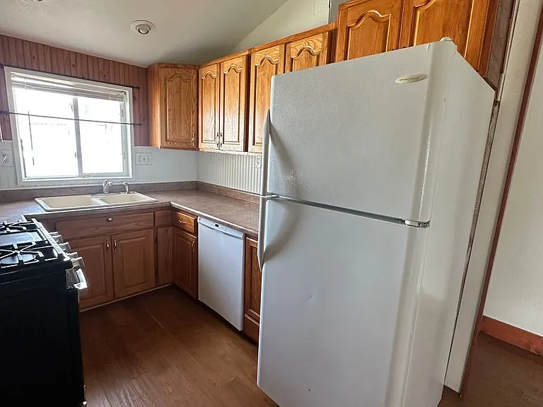 646 South Coleman Street — Photo 14