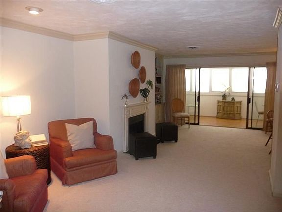 Sitting area off living room