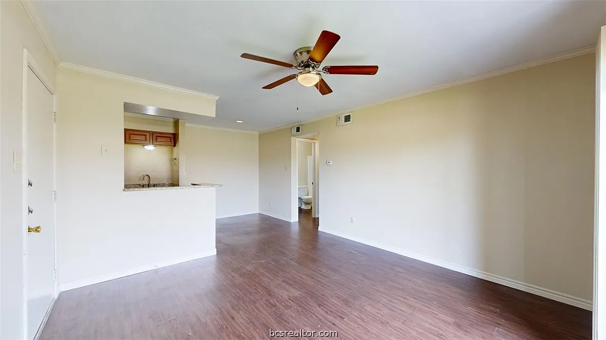 1 bed, 1.0 bath, 677 sqft, $1,000 — Photo 3