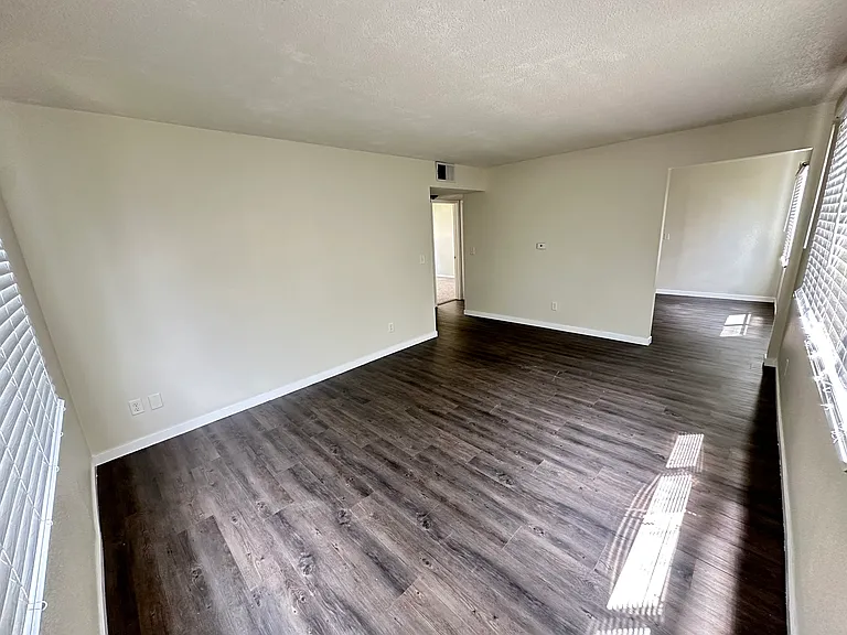 1119 3rd St SW #1 — Photo 2