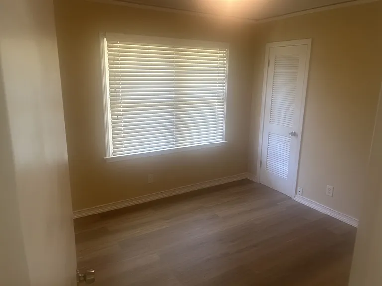 2651 Clement Curv — Photo 5