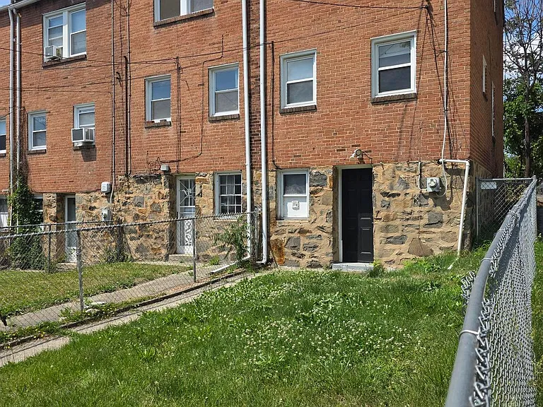 835 E Cold Spring Ln — Photo 19
