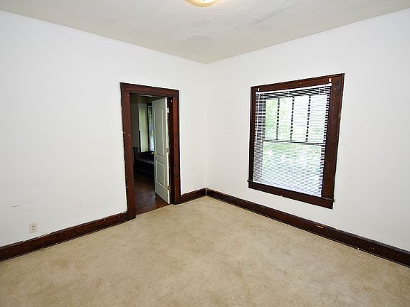 3rd image of 1634 N Tacoma Ave