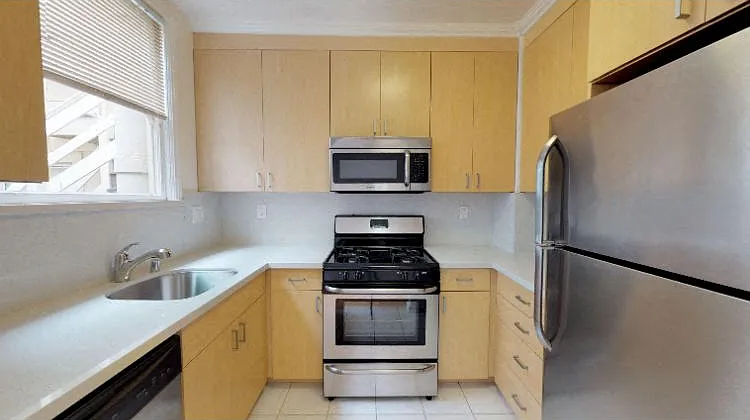 2240 Golden Gate Avenue Apartments — Photo 3