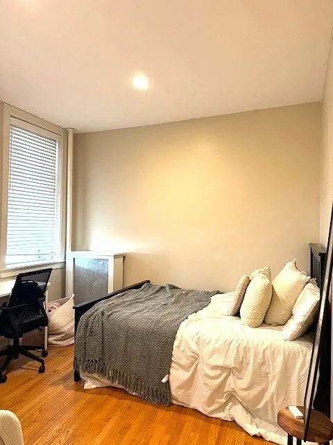 1 bed, 1.0 bath, 330 sqft, $2,300 — Photo 2